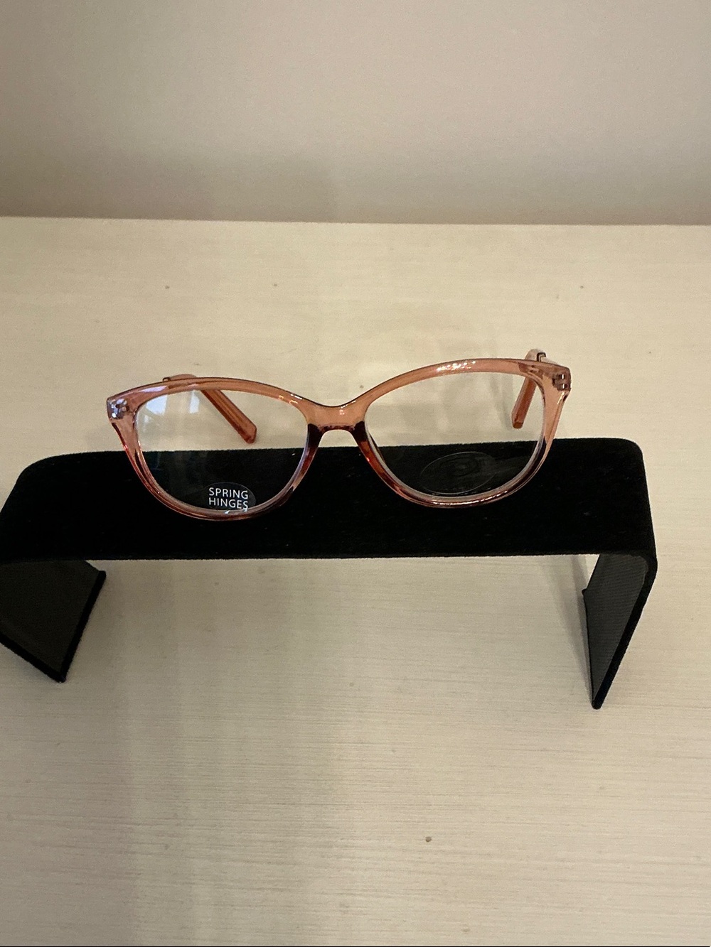 Authentic, Oscar de la Renta Translucent Blush Cat-Eye +1.50 Readers